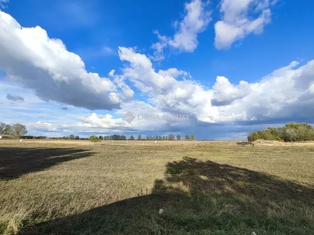 Eladó kereskedelmi és ipari ingatlan Városföld 10747 nm