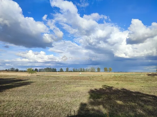 Eladó kereskedelmi és ipari ingatlan Városföld 10747 nm