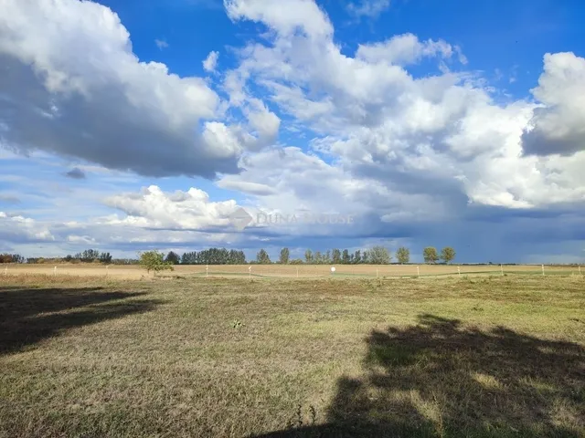 Eladó kereskedelmi és ipari ingatlan Városföld 10747 nm