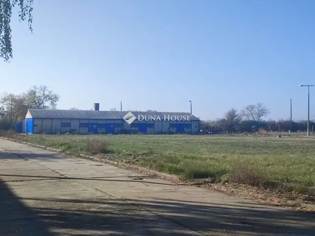 Eladó kereskedelmi és ipari ingatlan Nagykőrös 2615 nm