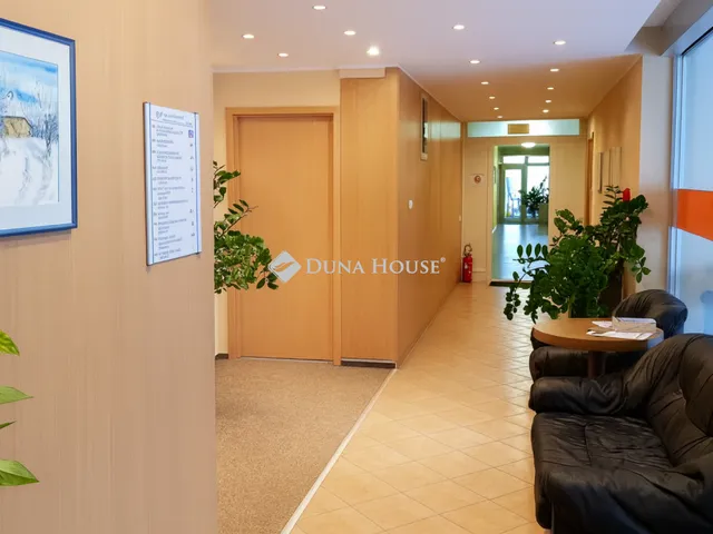 Eladó kereskedelmi és ipari ingatlan Kecskemét, Villanegyed 485 nm