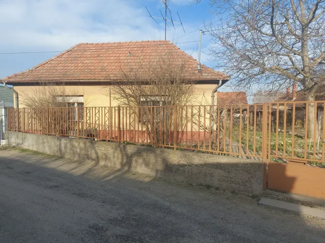 Eladó ház Izsák 85 nm