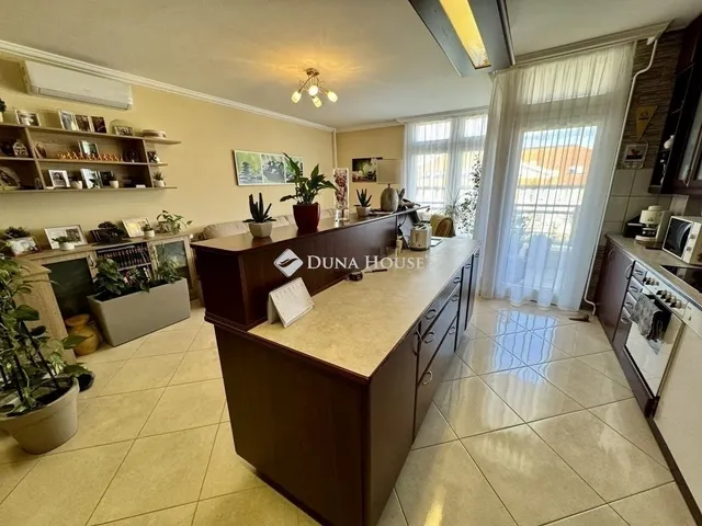 Eladó lakás Kecskemét 83 nm