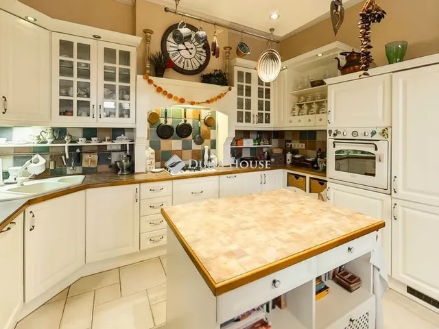 Eladó ház Kecskemét 280 nm