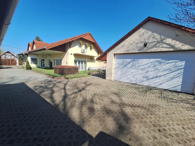 Eladó ház Baja, Szállásváros 317 nm