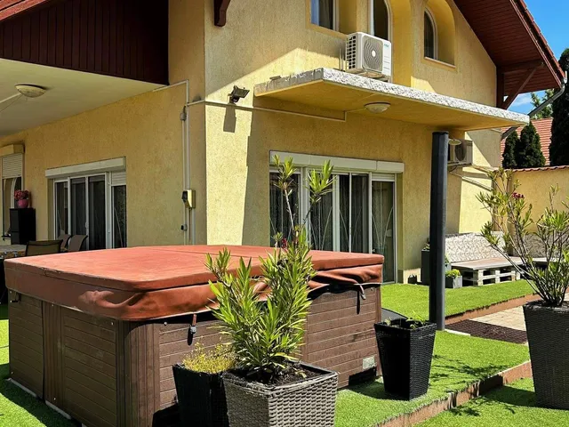 Eladó ház Baja, Szállásváros, Nagy Lajos király utca  317 nm