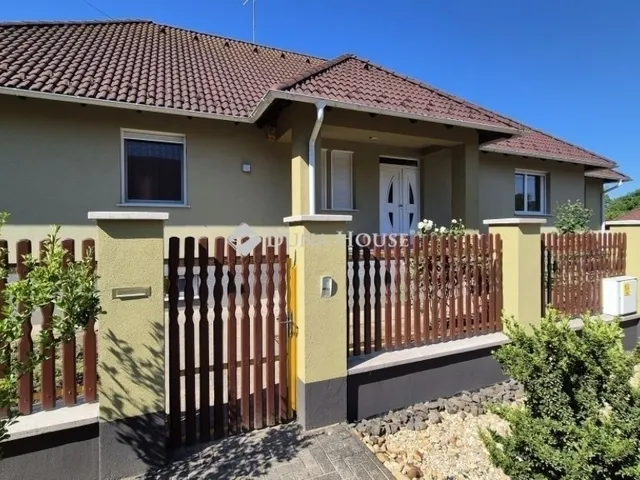 Eladó ház Kecskemét 260 nm