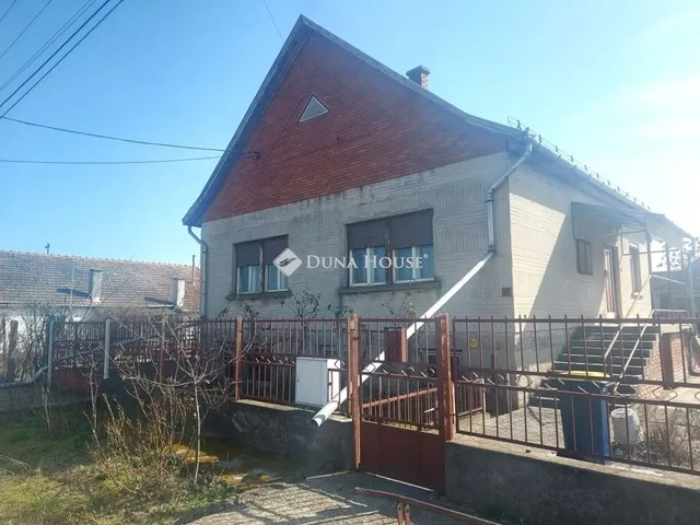 Eladó ház Izsák 83 nm