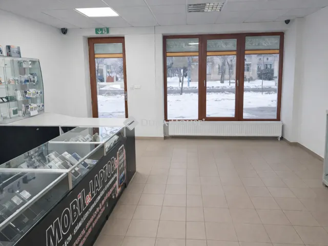 Eladó kereskedelmi és ipari ingatlan Nagykőrös 37 nm