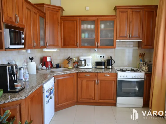 Eladó ház Balatonfűzfő 200 nm