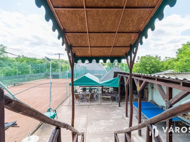 Eladó kereskedelmi és ipari ingatlan Sóskút 140 nm