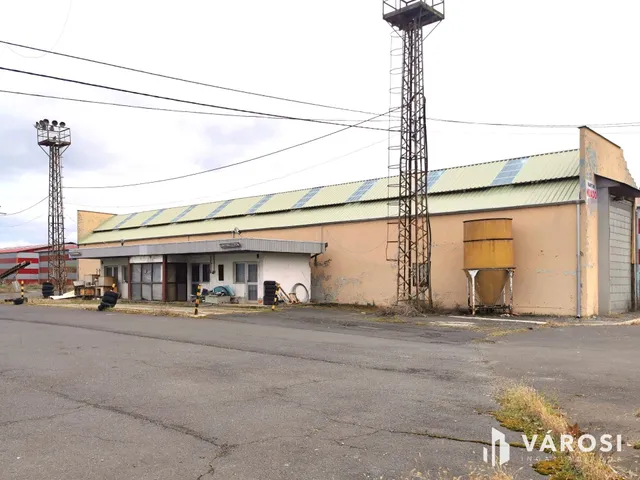Kiadó kereskedelmi és ipari ingatlan Békéscsaba, Erzsébethely (Jamina) 270 nm