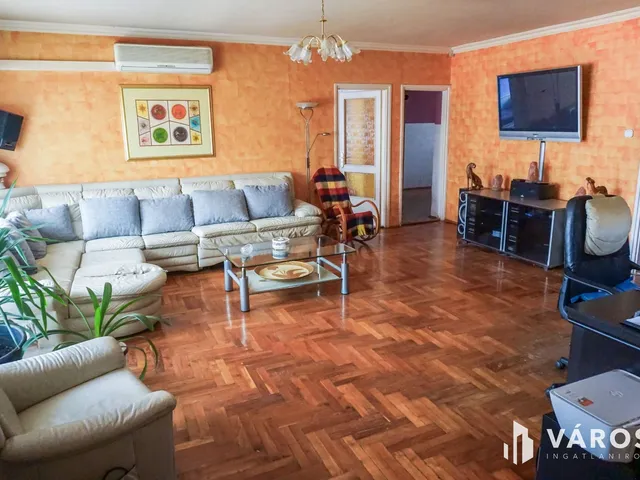 Eladó ház Üröm 170 nm