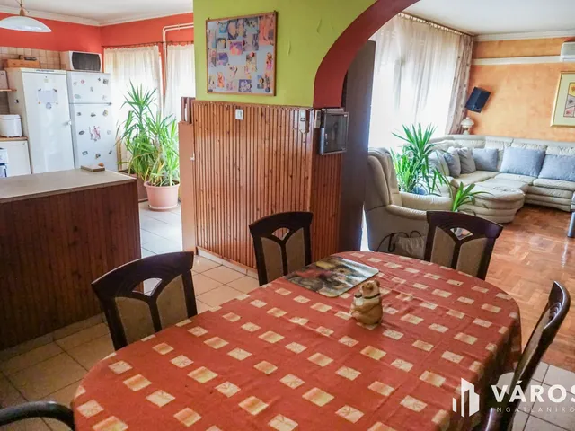 Eladó ház Üröm 170 nm