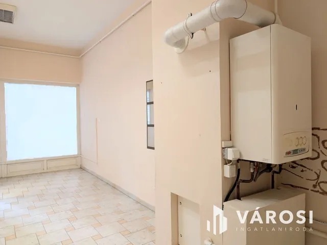 Eladó kereskedelmi és ipari ingatlan Békéscsaba, Belváros 63 nm