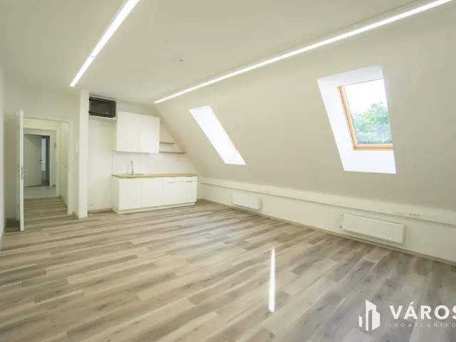 Kiadó kereskedelmi és ipari ingatlan Győr, Nádorváros 35 nm