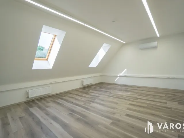 Kiadó kereskedelmi és ipari ingatlan Győr, Nádorváros 35 nm