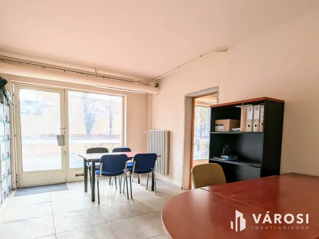 Eladó kereskedelmi és ipari ingatlan Békéscsaba, Belváros 35 nm