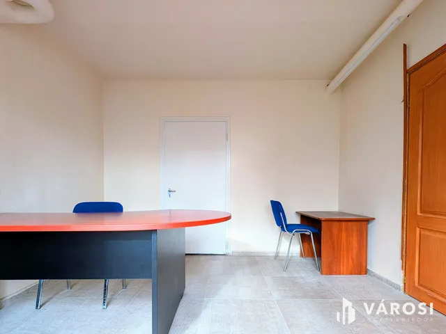 Eladó kereskedelmi és ipari ingatlan Békéscsaba, Belváros 35 nm