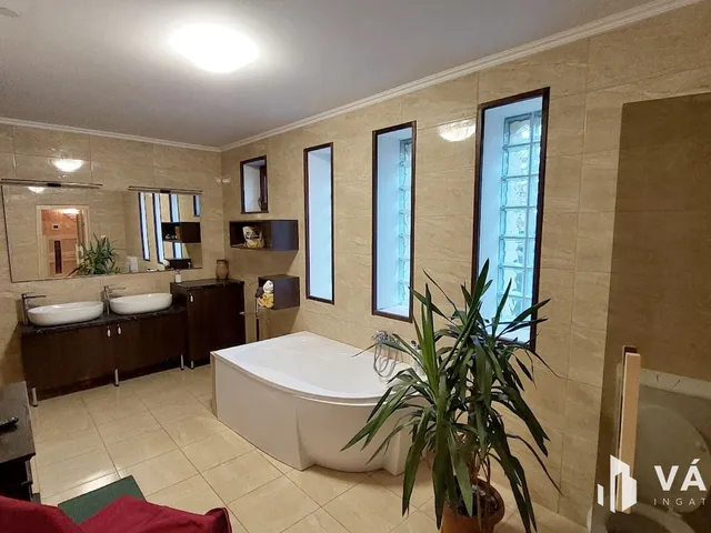 Eladó ház Bocskaikert 243 nm