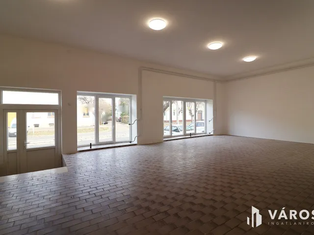 Eladó kereskedelmi és ipari ingatlan Hódmezővásárhely 107 nm