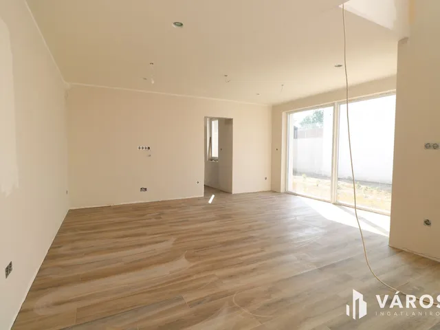 Eladó ház Szeged, Baktó 223 nm