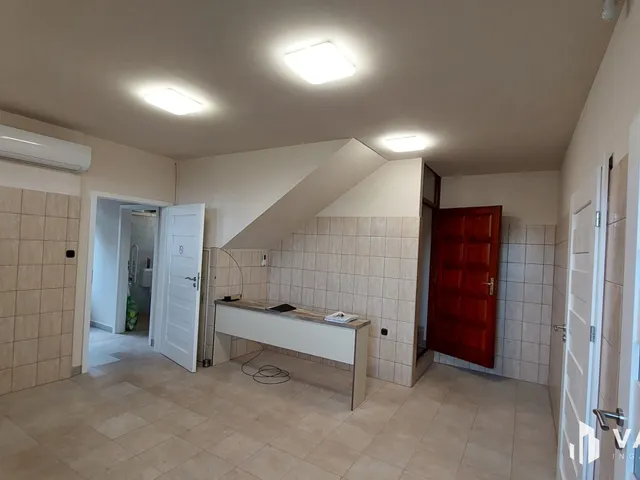 Eladó kereskedelmi és ipari ingatlan Debrecen, Vargakert 104 nm