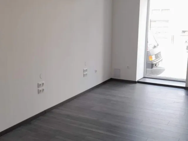 Kiadó kereskedelmi és ipari ingatlan Debrecen, Belváros 30 nm
