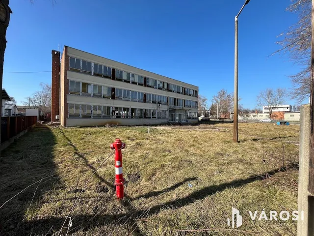 Eladó kereskedelmi és ipari ingatlan Debrecen, József Attila-telep 1129 nm