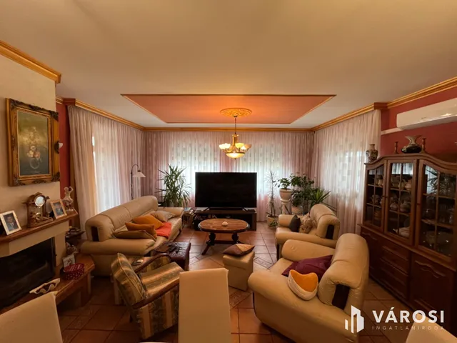 Eladó ház Debrecen, Kondoros 240 nm