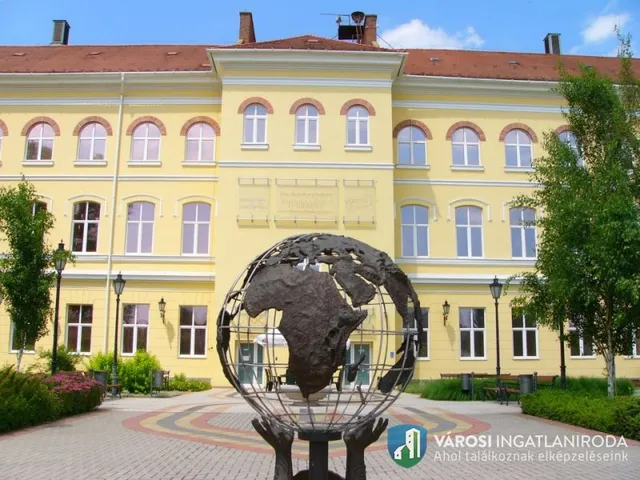 Kiadó kereskedelmi és ipari ingatlan Debrecen, Belváros 17 nm