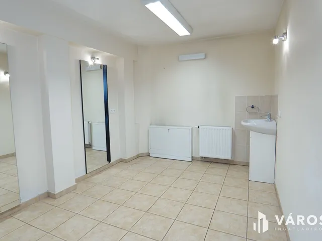 Kiadó kereskedelmi és ipari ingatlan Nagykanizsa, Belváros 12 nm