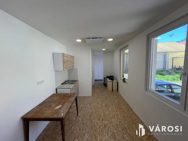 Kiadó kereskedelmi és ipari ingatlan Debrecen, Belváros 100 nm