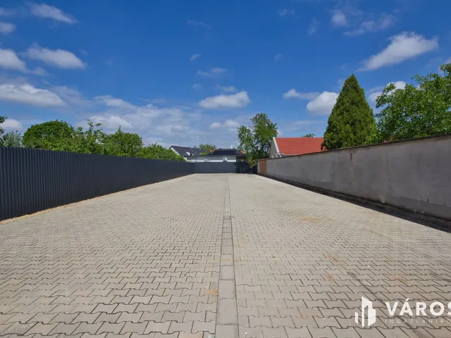 Eladó kereskedelmi és ipari ingatlan Békéscsaba, Békekertek 25 nm