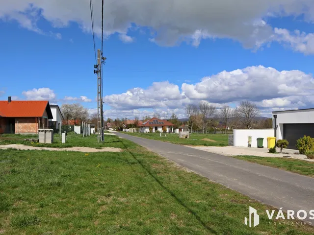 Eladó telek Balatonberény 1430 nm