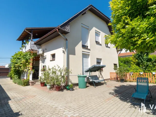 Eladó ház Siófok, Belváros 200 nm