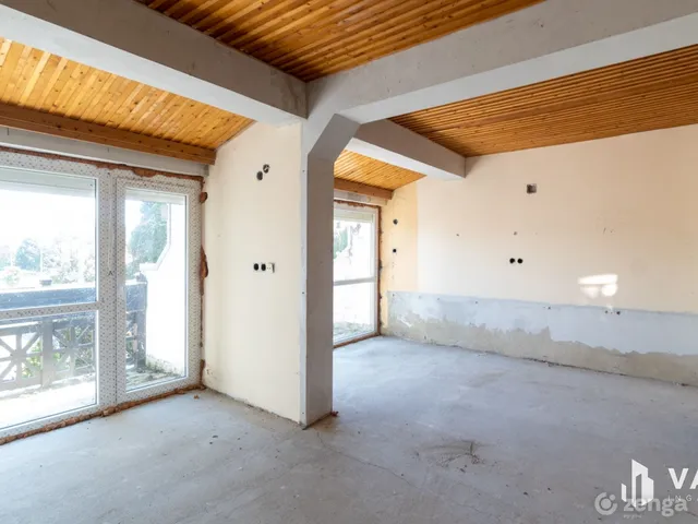 Eladó kereskedelmi és ipari ingatlan Siófok, Aranypart 660 nm