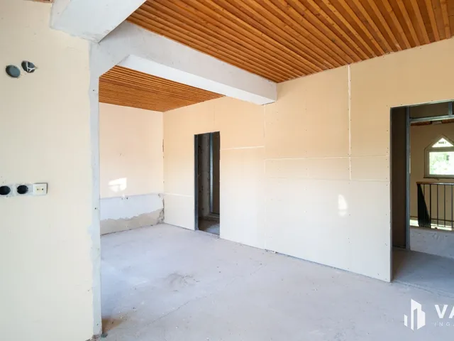 Eladó kereskedelmi és ipari ingatlan Siófok, Aranypart 660 nm