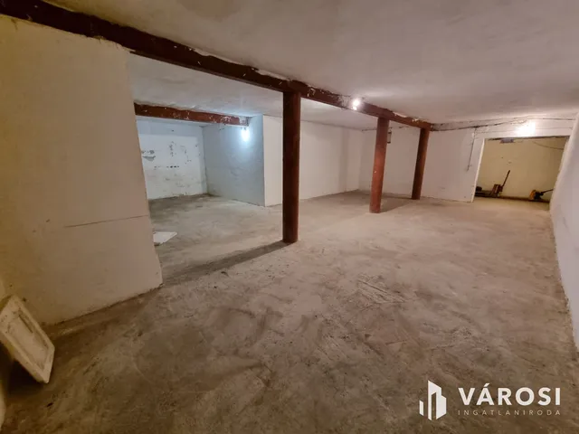 Kiadó kereskedelmi és ipari ingatlan Debrecen, Gáspár György-kert 110 nm