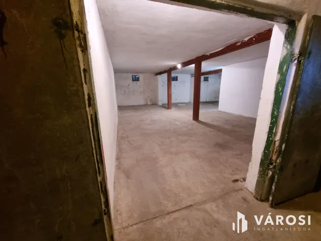 Kiadó kereskedelmi és ipari ingatlan Debrecen, Gáspár György-kert 110 nm