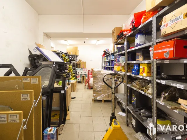 Eladó kereskedelmi és ipari ingatlan Békéscsaba, Millenniumi lakótelep 268 nm