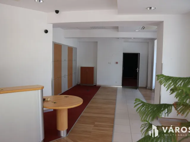 Kiadó kereskedelmi és ipari ingatlan Körmend 203 nm