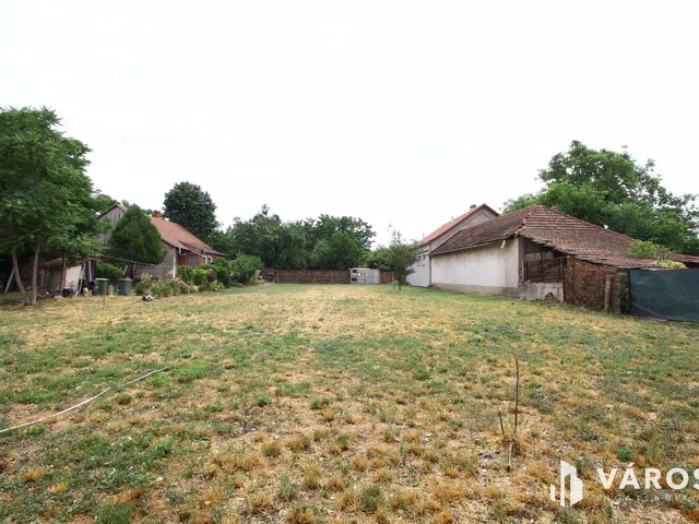 Eladó telek Hódmezővásárhely 890 nm