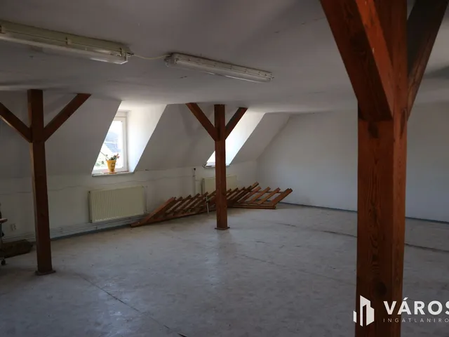 Eladó kereskedelmi és ipari ingatlan Zalaszentgrót 600 nm