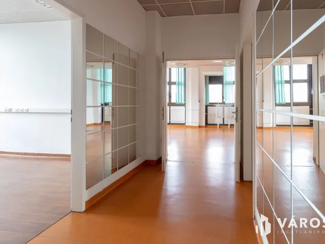 Kiadó kereskedelmi és ipari ingatlan Budapest XXI. kerület 132 nm