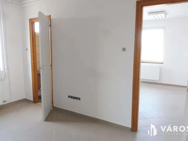 Kiadó kereskedelmi és ipari ingatlan Szeged 192 nm