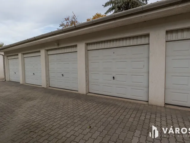 Eladó garázs Szeged, Móraváros 18 nm