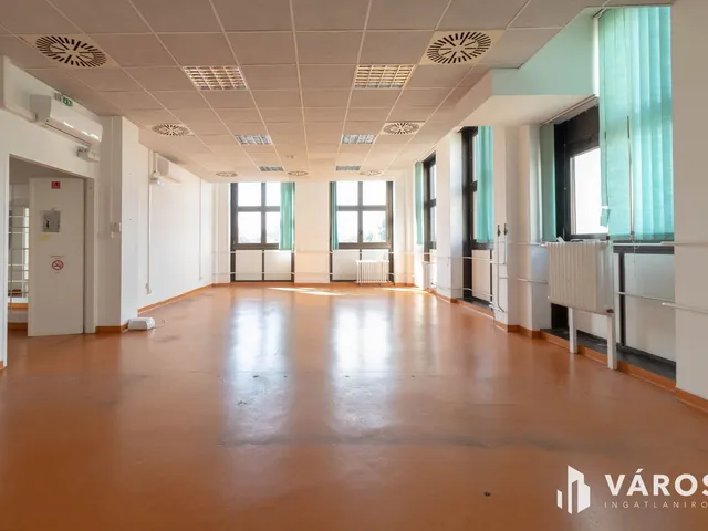 Kiadó kereskedelmi és ipari ingatlan Budapest XXI. kerület 132 nm