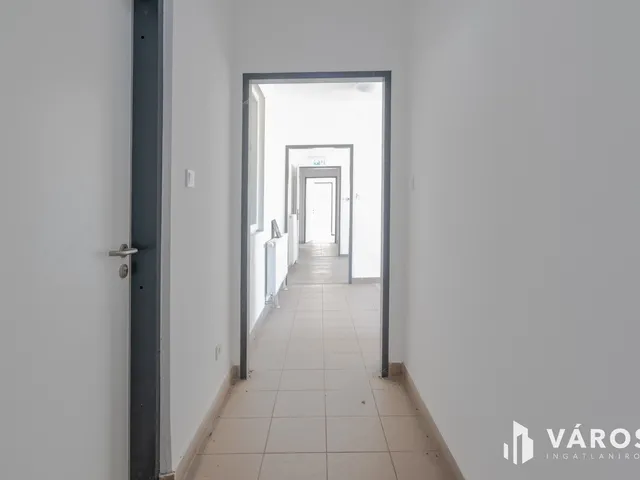 Kiadó kereskedelmi és ipari ingatlan Szeged, Iparváros 103 nm