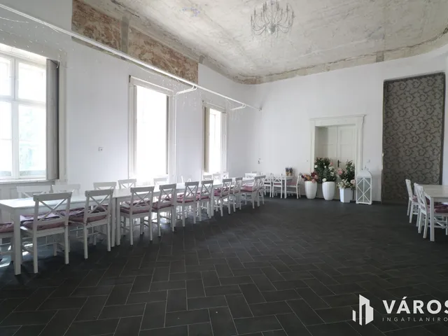 Eladó ház Kiszombor 250 nm